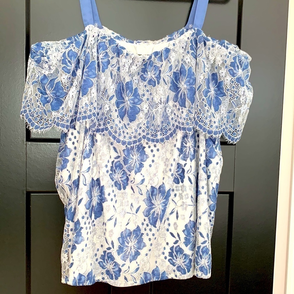 Lane Bryant Blue/White floral open shoulder flouncy blouse with lace. Size 26/28